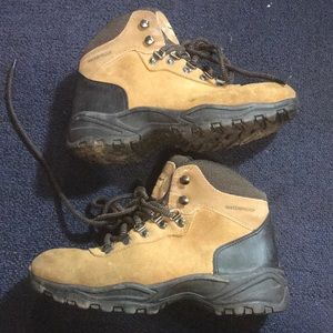 Earth spirit brown/tan hiking boots women’s size 7
